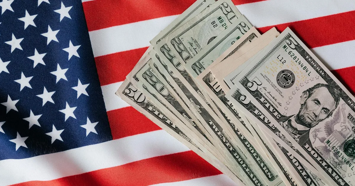 Bolsa e dólar reagem a acordo UE-Mercosul; Correios pedem socorro