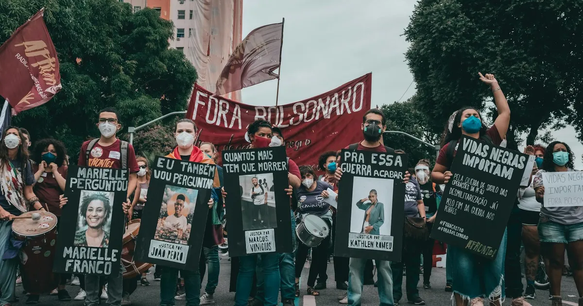 Flávio Bolsonaro: Áudios Vazados Geram Crise de Confiança no Mercado e Impactam Pré-Campanha