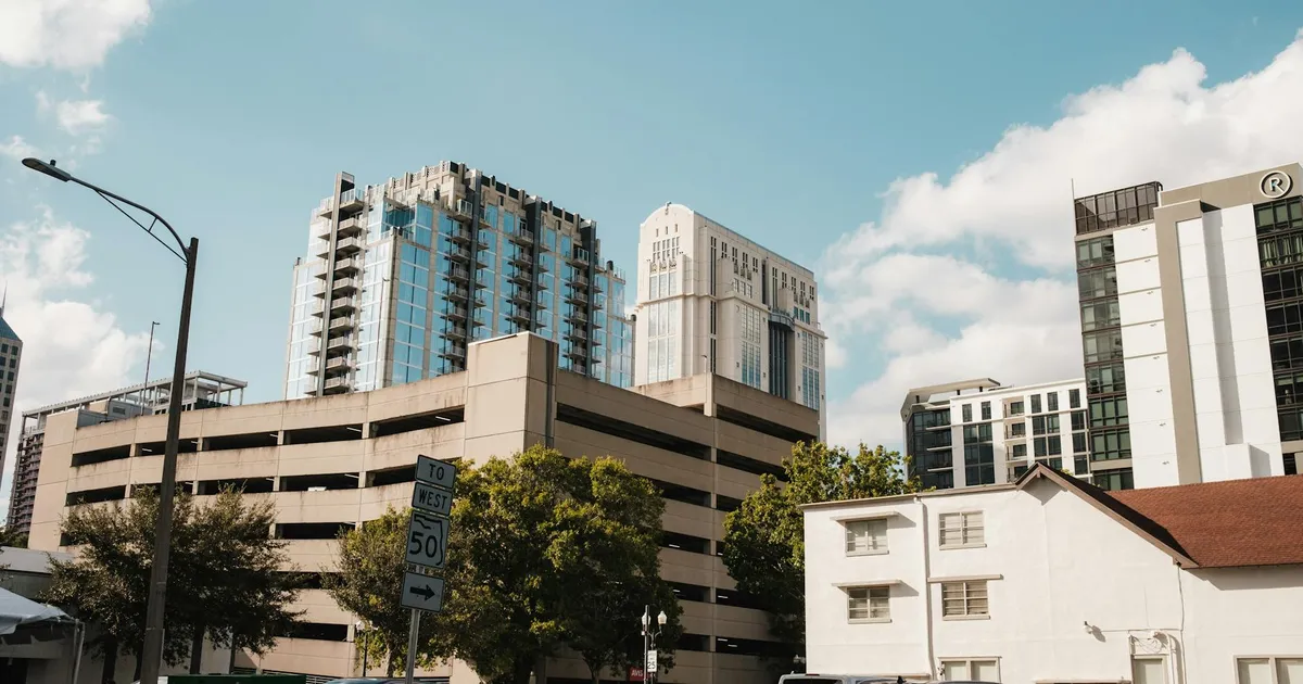 B3 Turbulenta: Fusões Canceladas, Delivery em Crise e Mais!