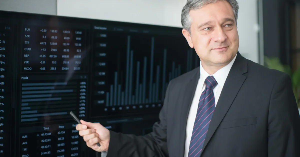 Analista financeiro revisa balanços do 1T26. Acompanhe os lucros de Banco do Brasil e BTG Pactual.