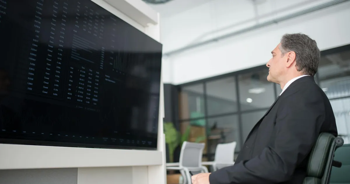 Itaú (ITUB4) Impulsiona Ibovespa com Balanço Sólido; Porto (PSSA3) Desaponta. IA e IPOs no Radar