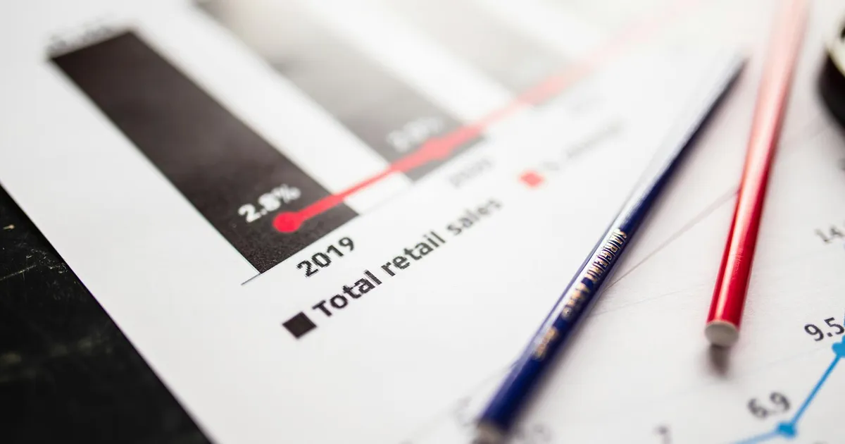 Gráfico financeiro com dados que ilustram a queda do Banco Master, análise do cenário no mercado financeiro.