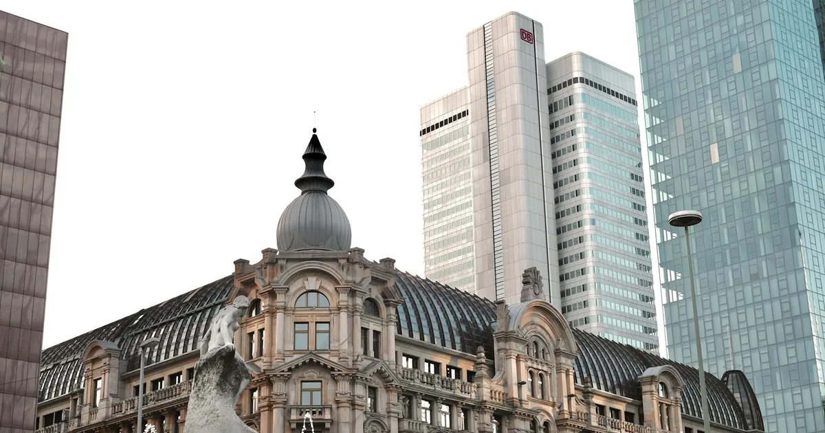 Banco Master em Frankfurt? Arquitetura moderna e histórica na cidade. Possível ligação com investigação da Receita Federal?