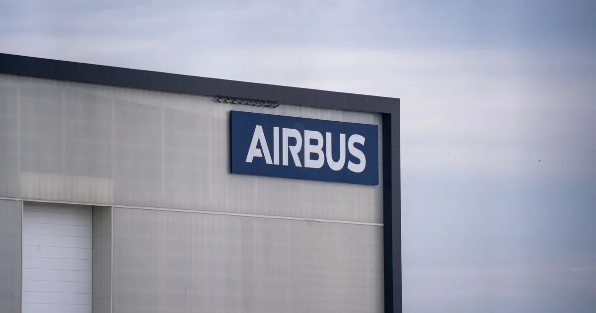 Embraer em alta: fábrica da empresa e small caps no radar da bolsa.