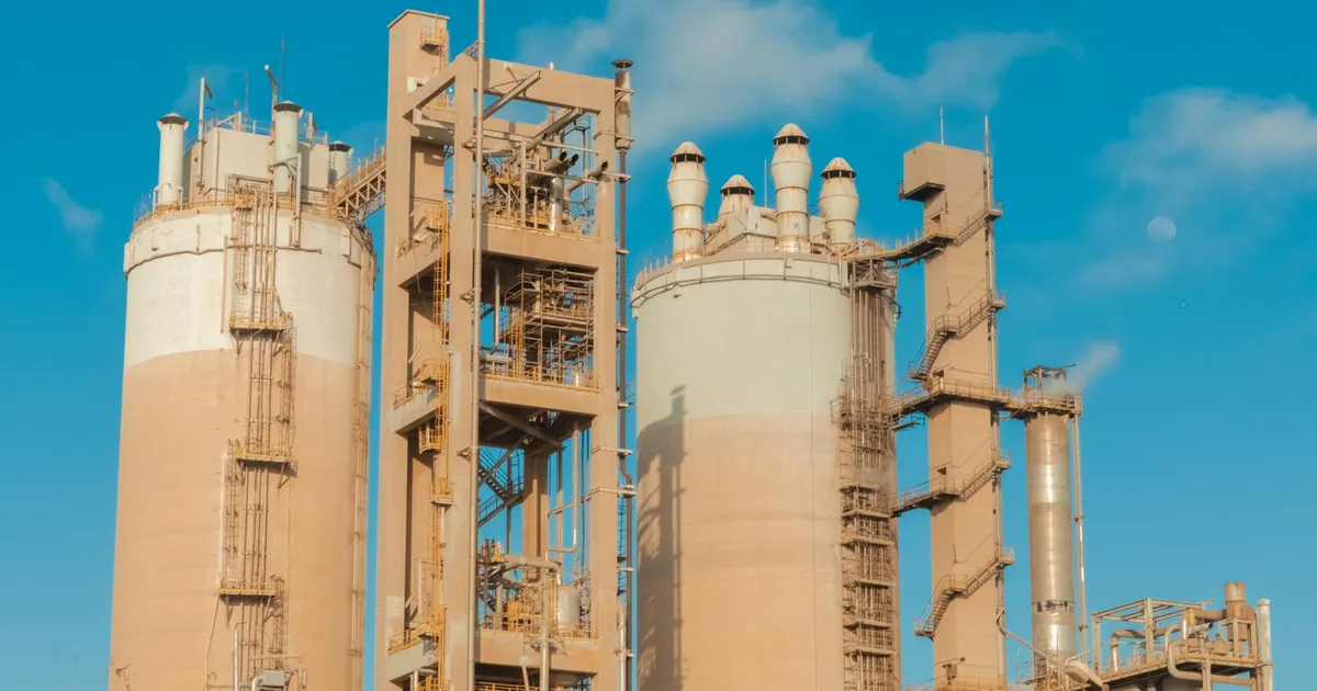 Braskem (BRKM5) Despenca: Crise no México Afunda Ações. E Agora?