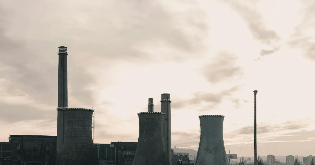 Braskem: Planta petroquímica e prejuízo bilionário impactam ações na B3. Crise no mercado financeiro.