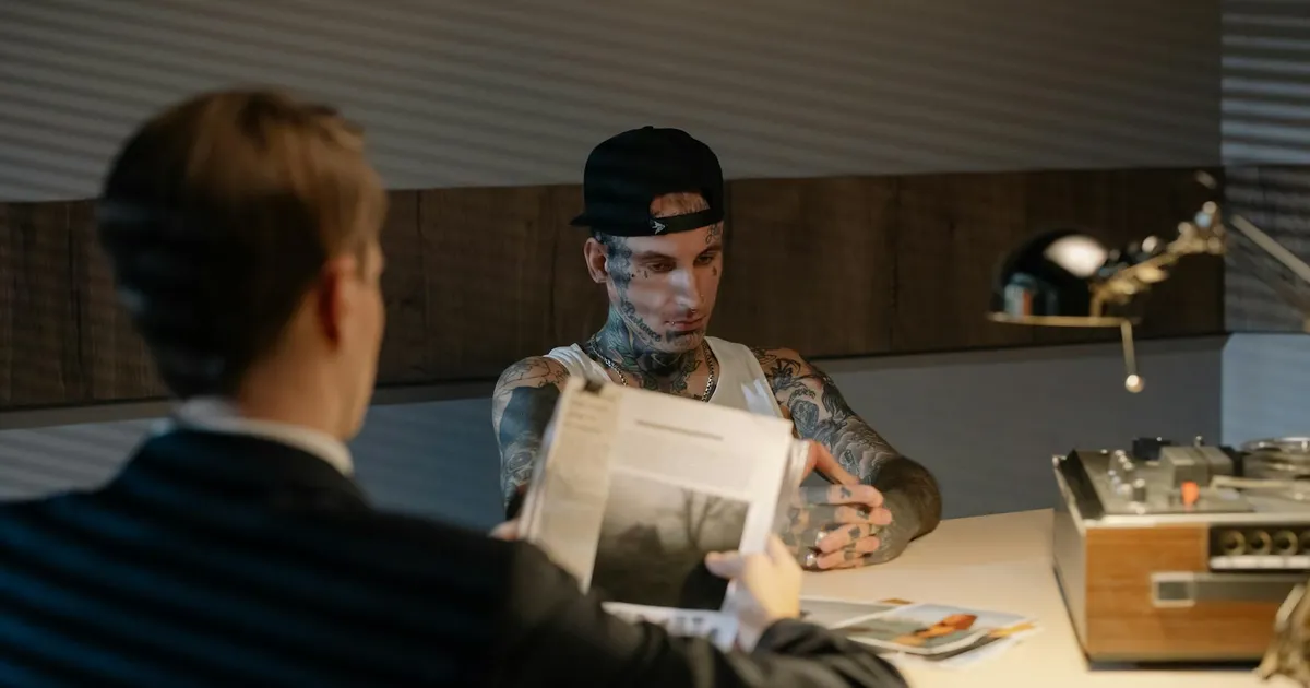 Investigação BRB: Detetive interroga suspeito sobre contratos. Banco de Brasília sob investigação do Banco Central.