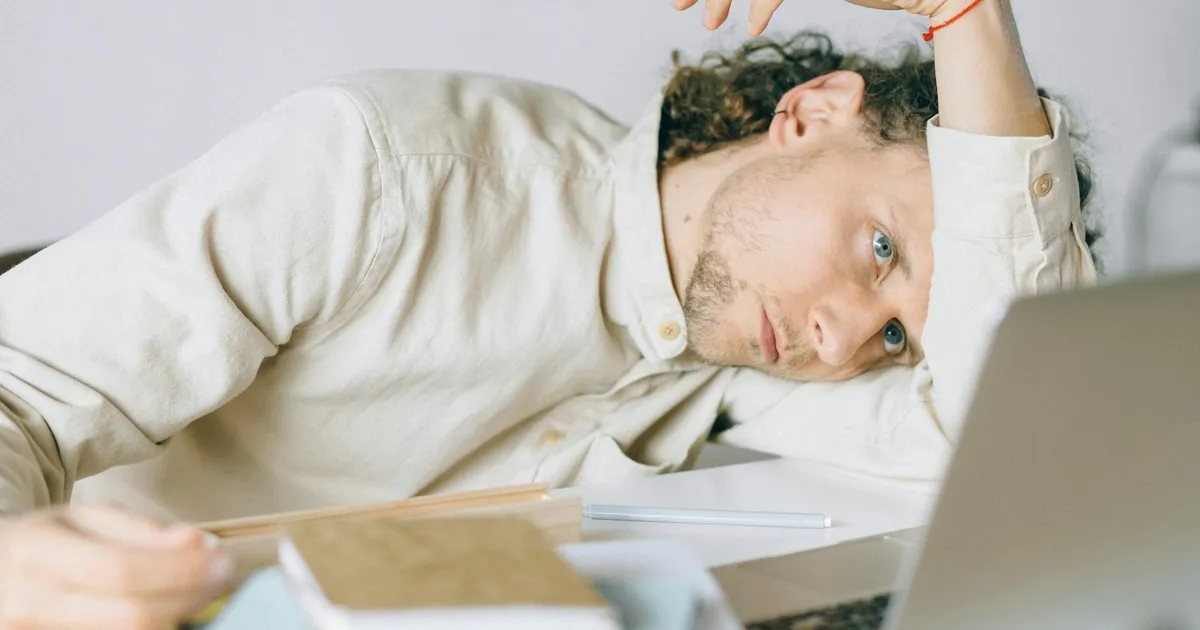 Burnout Dispara: Esgotamento no Trabalho Atinge Pico