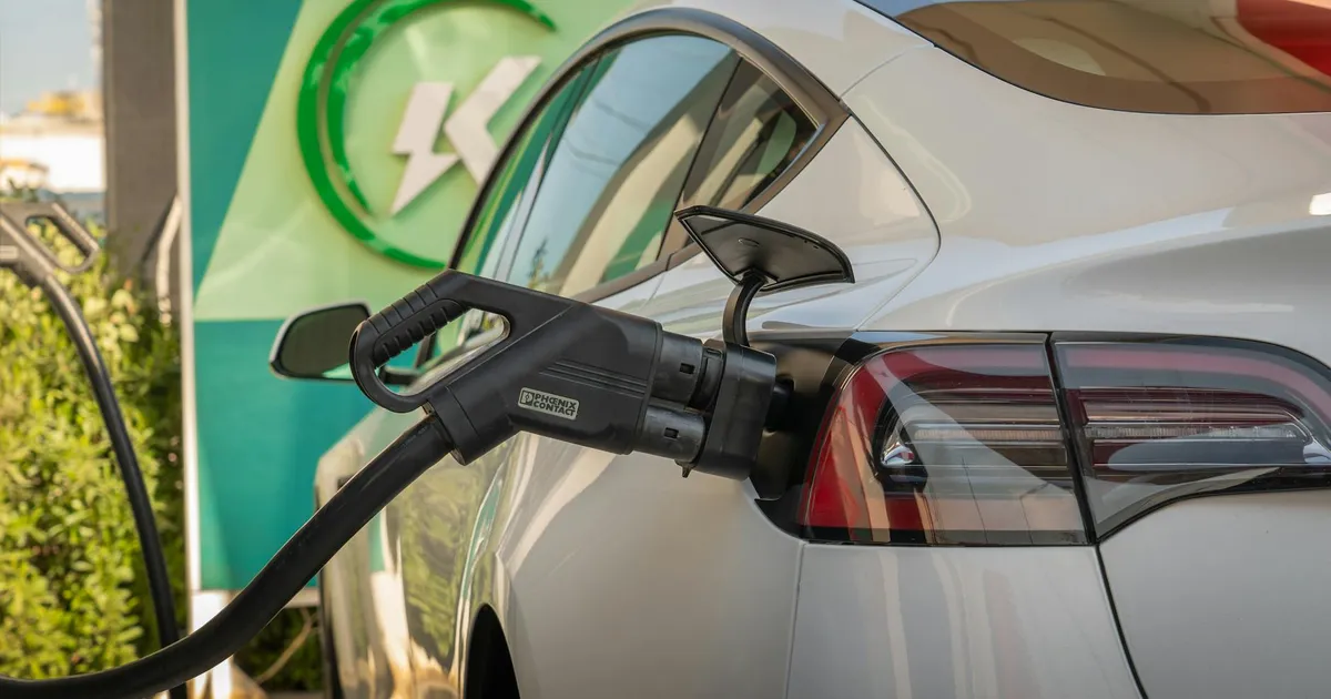 Chinesa BYD ultrapassa Tesla na venda de carros elétricos