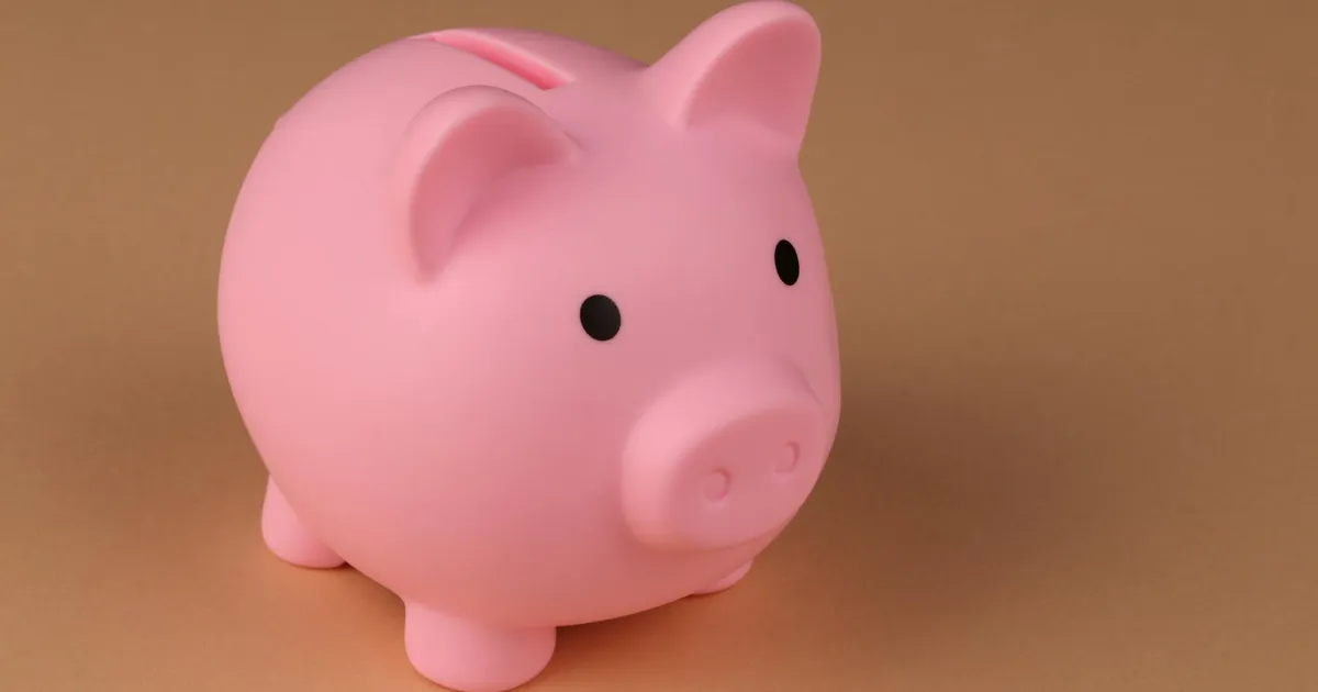 Banco Master: cofrinho rosa simboliza investigação do BC e rombo financeiro. Poupança em risco?