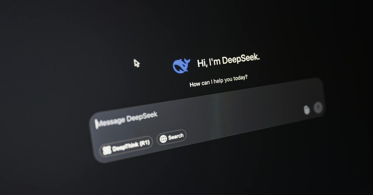 Interface do ChatGPT em tela escura. Guia financeiro 