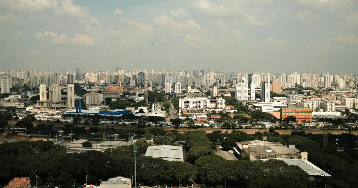 China Investe Pesado no Brasil: O Que Isso Muda?