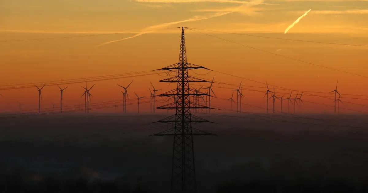 Copel: Torres de energia eólicas ao amanhecer. JCP turbinam renda extra de investidores.