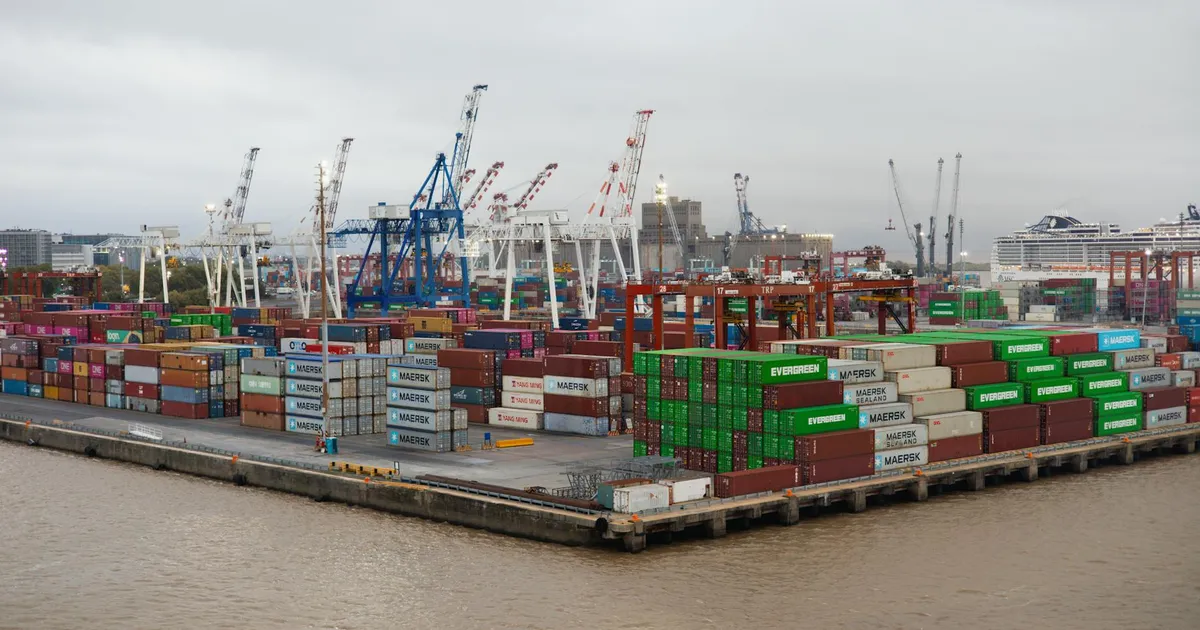 Crédito extra para exportador e dólar em queda: o que muda?