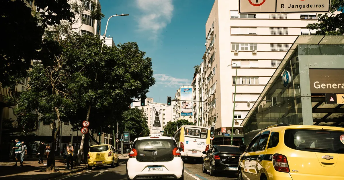 Trânsito no Rio reflete impacto da Selic e inflação em custos do transporte.