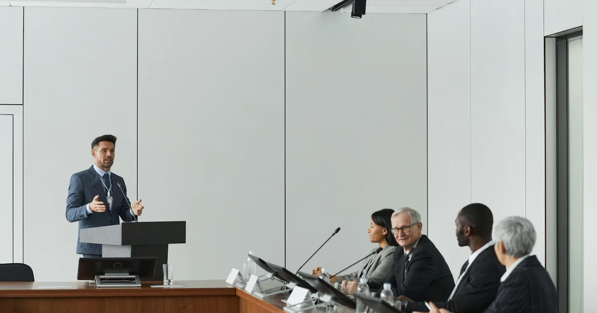 DC aposta em Barbosa para 2026 em meio a racha
