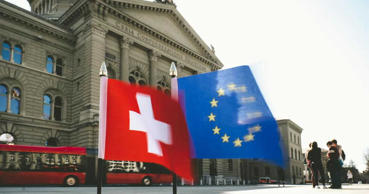 Bandeiras da Suíça e UE em Berna. Delação de Vorcaro impacta STF e Governo Lula.