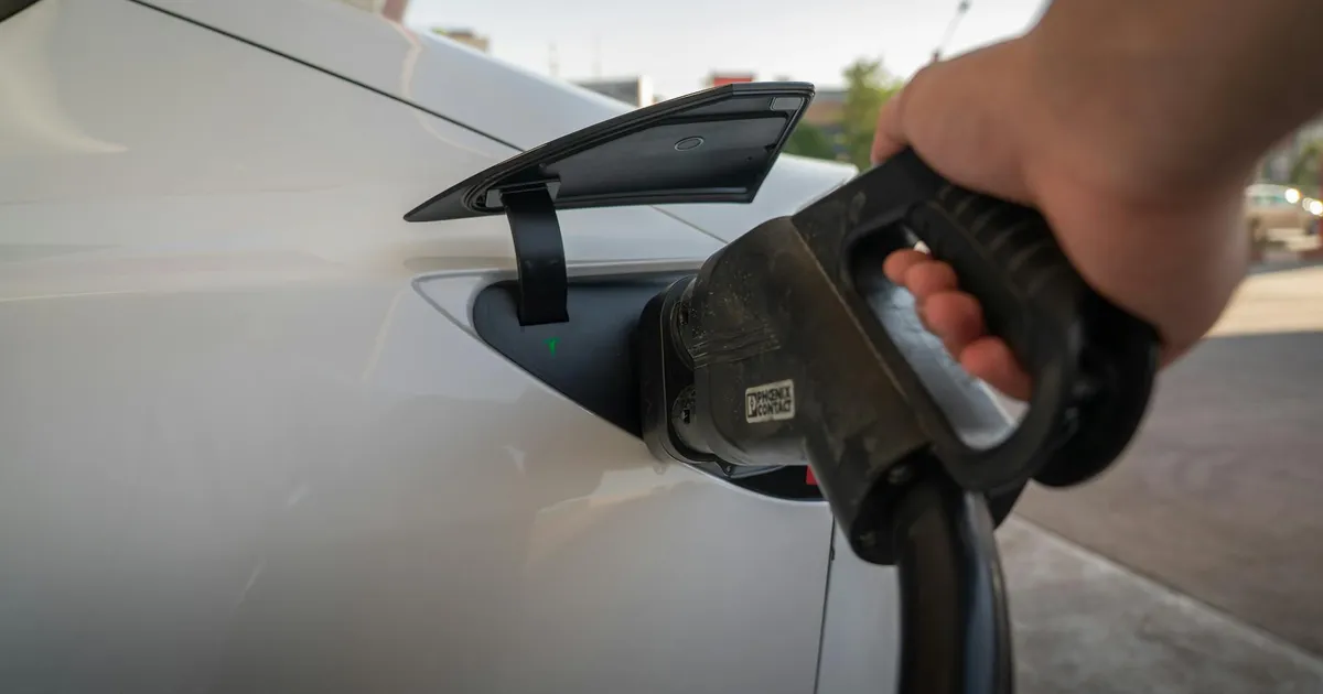 Carregamento de carro elétrico BYD: economia e futuro dos veículos elétricos, tema do artigo sobre finanças.