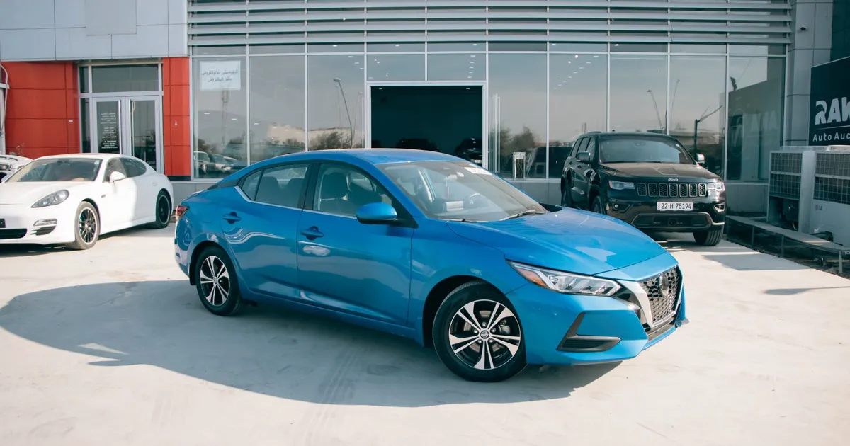Nissan Sentra na Carvana, novo foco da Dia Supermercados após recuperação judicial.