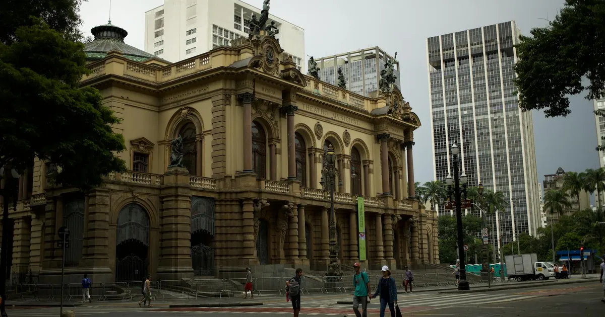 Dívida explode, contas no azul? Entenda o orçamento do Brasil