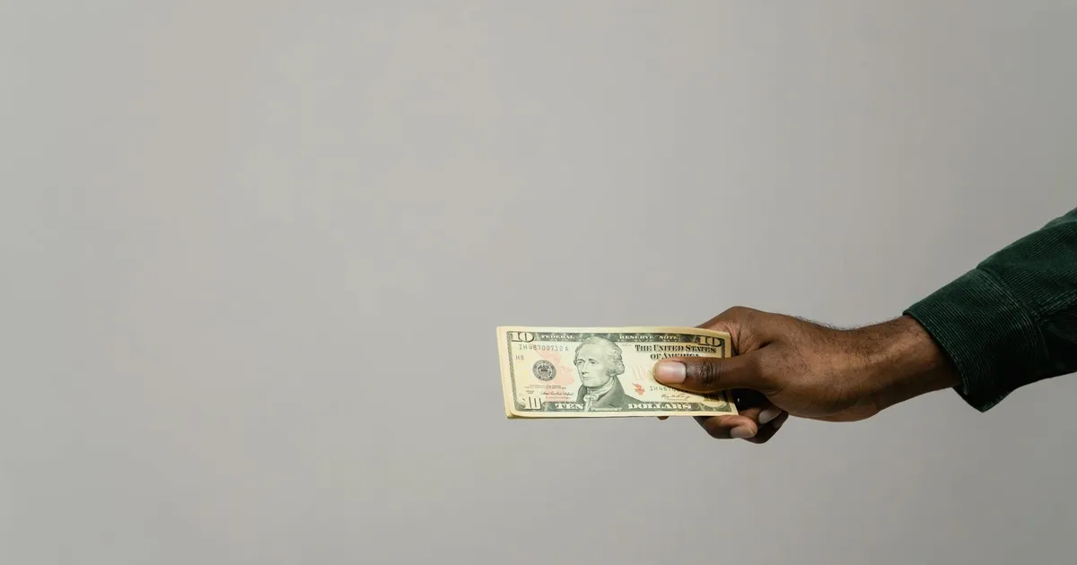 Dólar dá um respiro: Por que a moeda americana cedeu terreno?