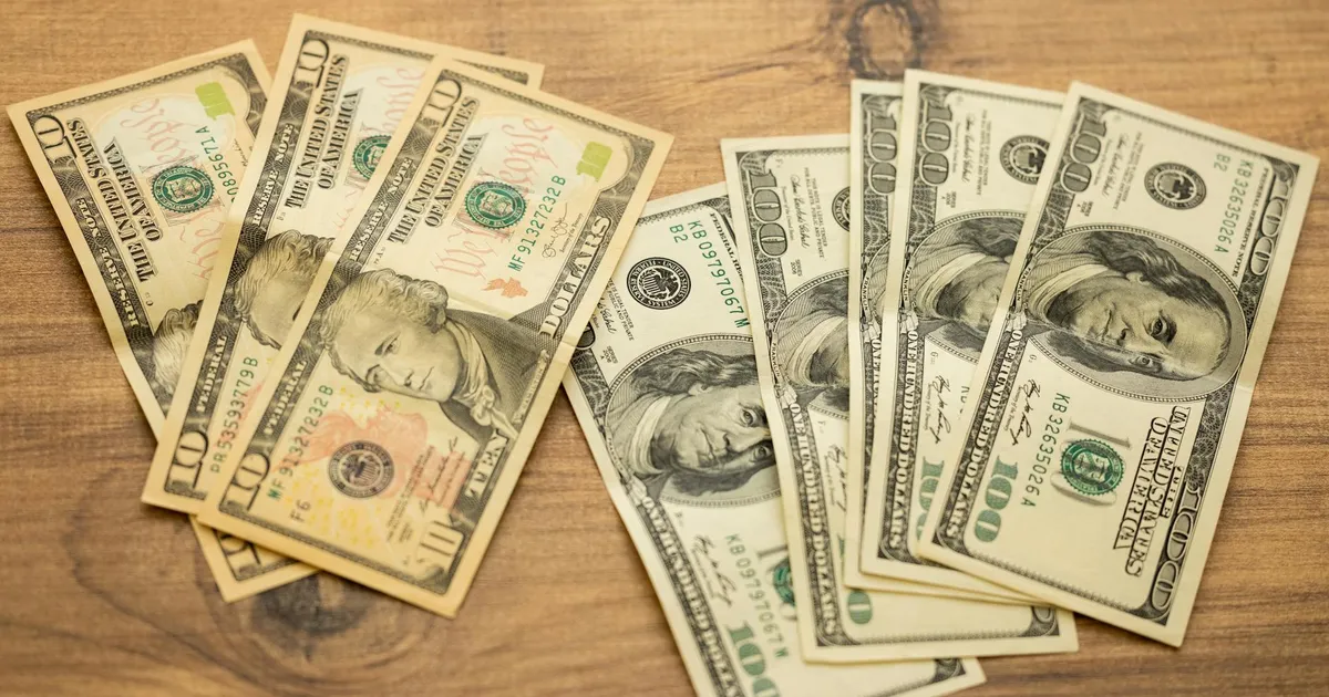 Dólar no chão: R$ 5,28! O que explica a queda e o que esperar?