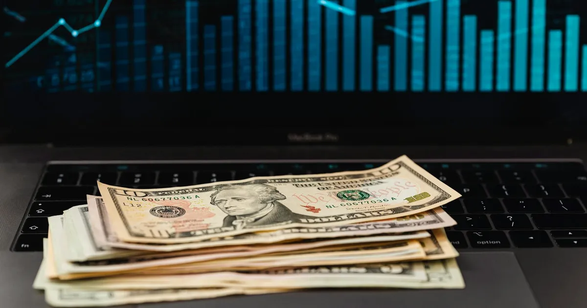 Ibovespa Cede aos Balanços e Trump; FIIs Dão Alegria?