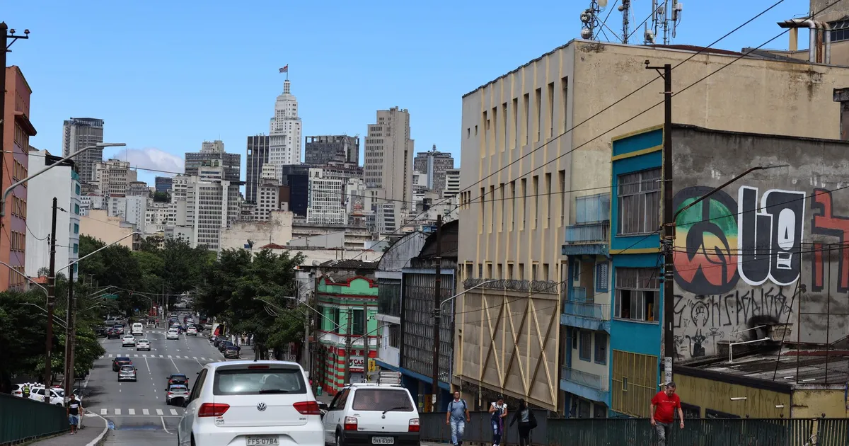 São Paulo, economia brasileira 2026: skyline urbano e arcabouço fiscal em debate.
