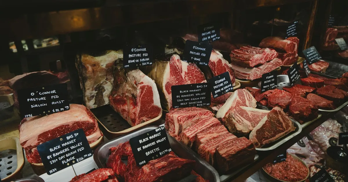 Impactos Econômicos de 2026: Varejo em Queda, Carne Bovina em Alta e o Bolso do Consumidor