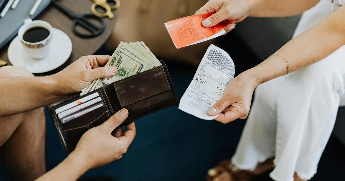 Economia em Maio: Juros, Apostas e o Peso no Bolso