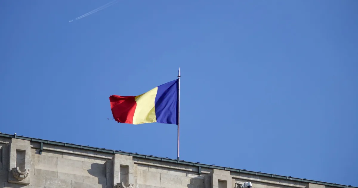 Bandeira da Romênia, em contexto de espionagem internacional e relações diplomáticas do Brasil com governos estrangeiros.