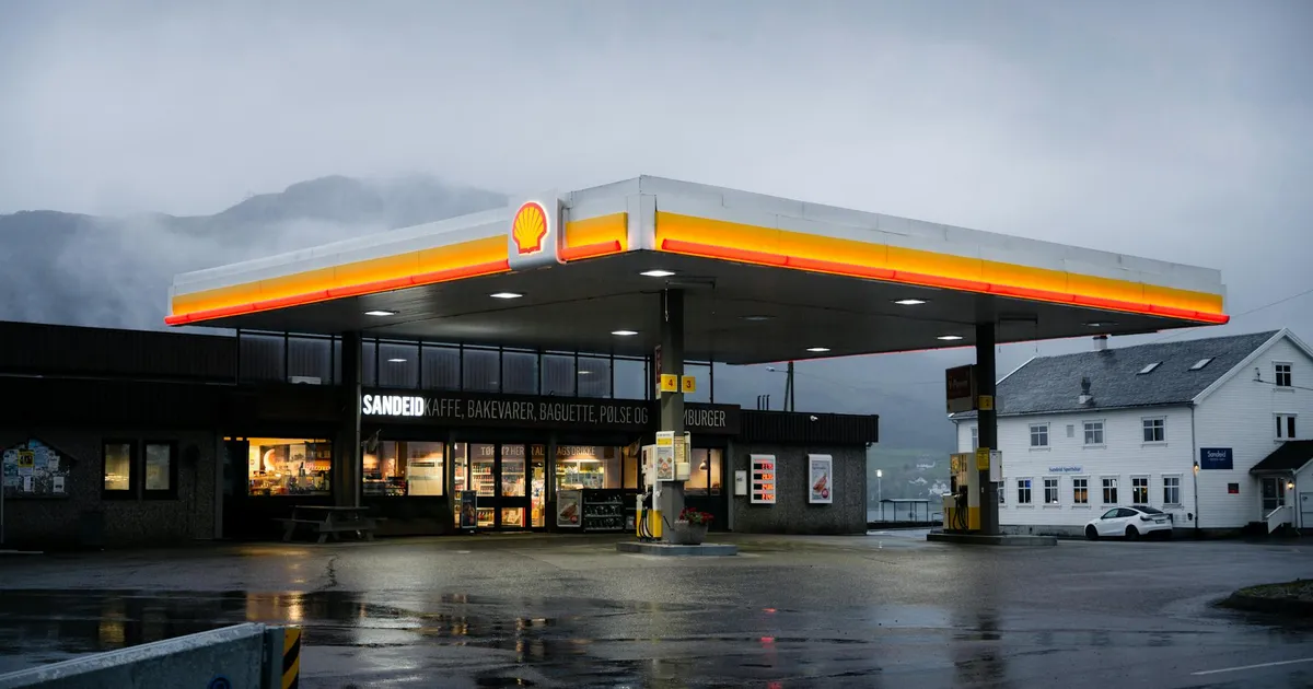 Subvenção ao diesel em debate: Posto Shell na Noruega reflete alta global dos combustíveis e impacto no FGTS.