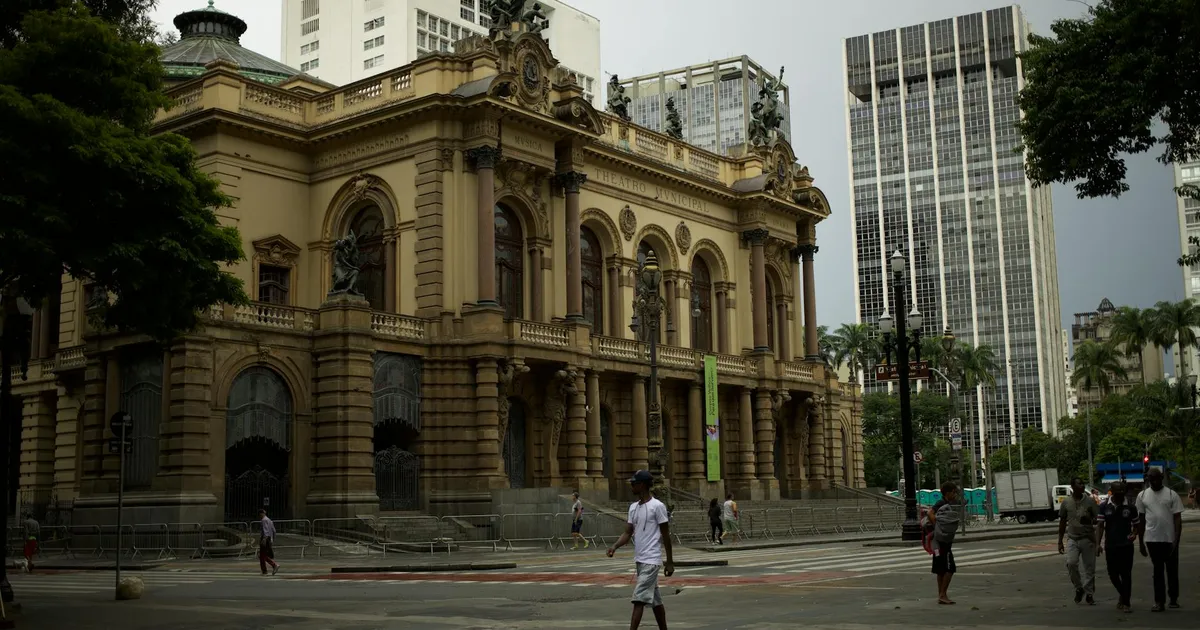 Fim do sigilo em gastos com viagens avança no Congresso