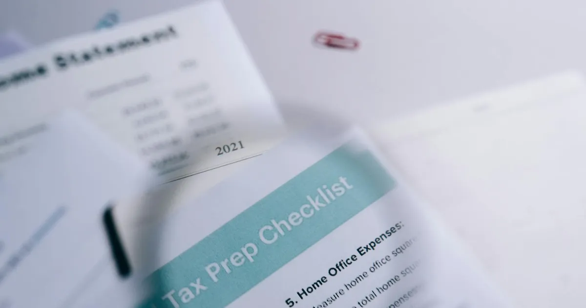 Checklist e documentos fiscais: Imposto de Renda em Fundos Imobiliários (FIIs) sob fiscalização da Receita Federal.