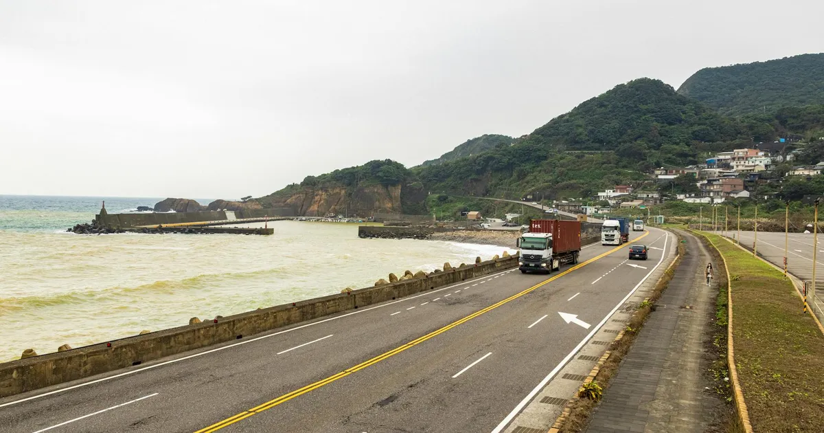 Caminhões na estrada: tabela de frete e fiscalização da ANTT no transporte rodoviário.