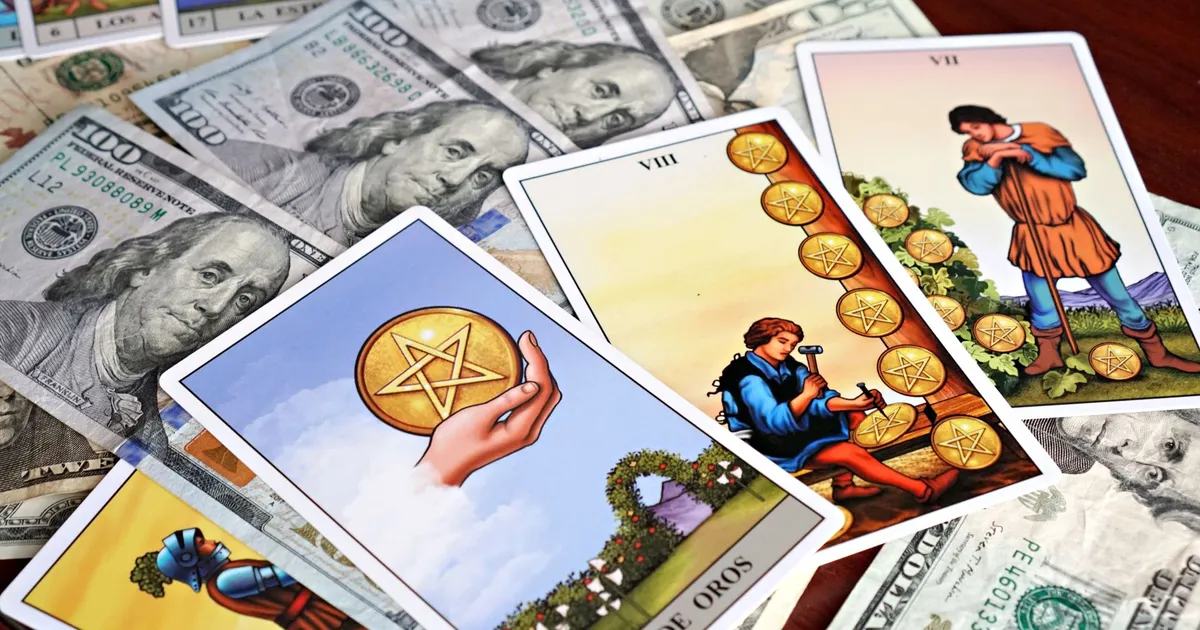 Tarot e dólar refletem impacto de juros altos e dólar forte no Brasil, afetando fundos e ações brasileiras.