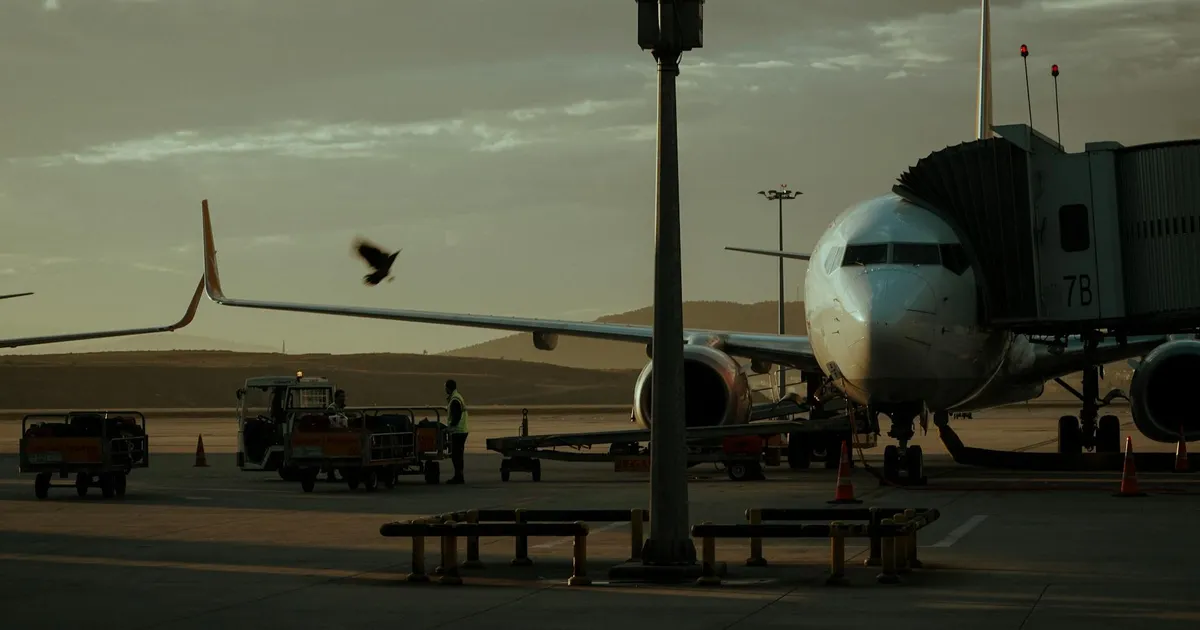 Guerra no Oriente Médio pesa no bolso: governo zera imposto do QAV