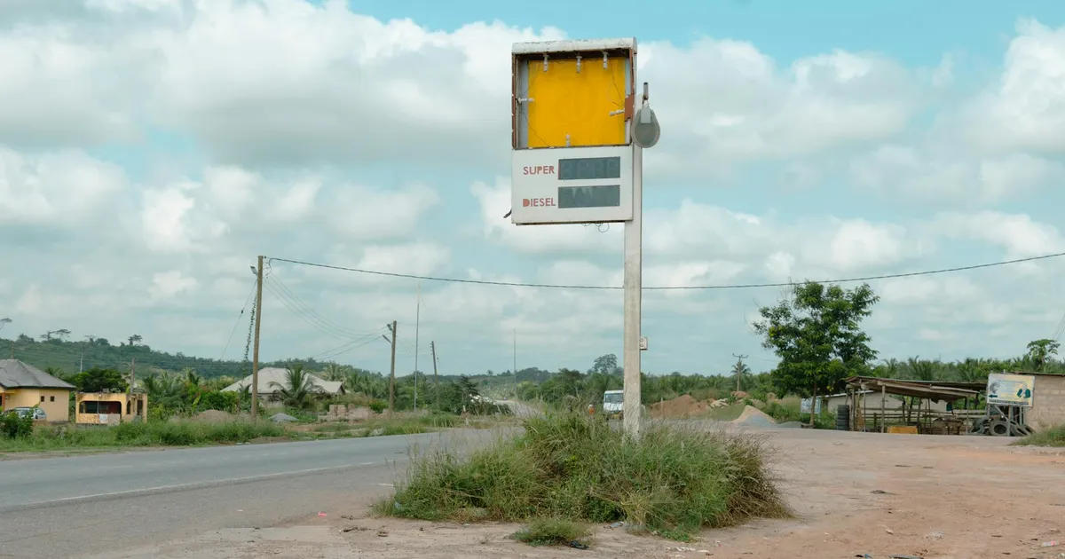 Guerra Irã: Preço do diesel sobe! Posto de gasolina deserto e inflação no Brasil.