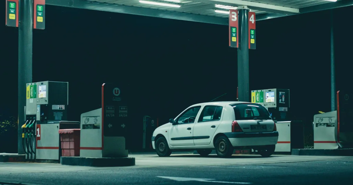 Guerra no Irã pesa no bolso: Gasolina a R$ 9 e o IR 2026?