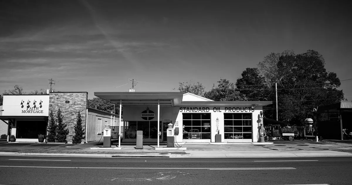 Selic Abalada: Guerra no Irã e Petróleo a US$150 Impactam Seus Investimentos?