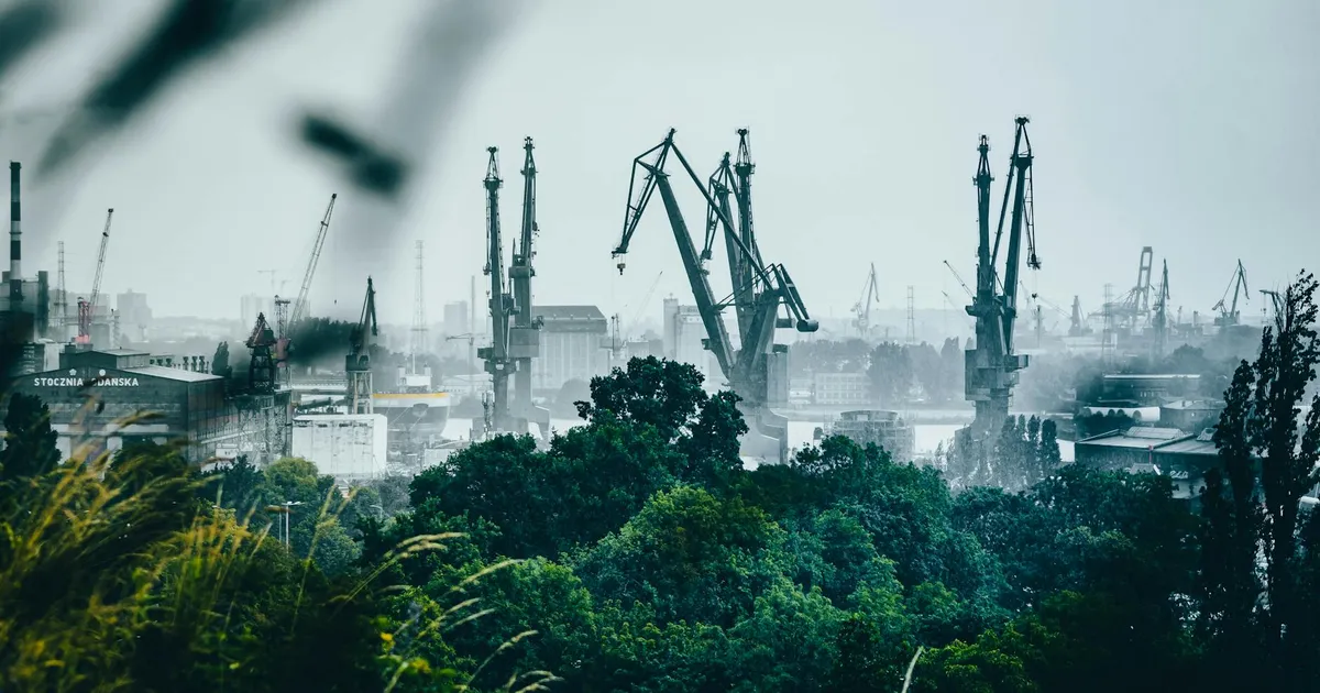 Guerra no Oriente Médio Acelera Petróleo e Inflama Preços no Brasil