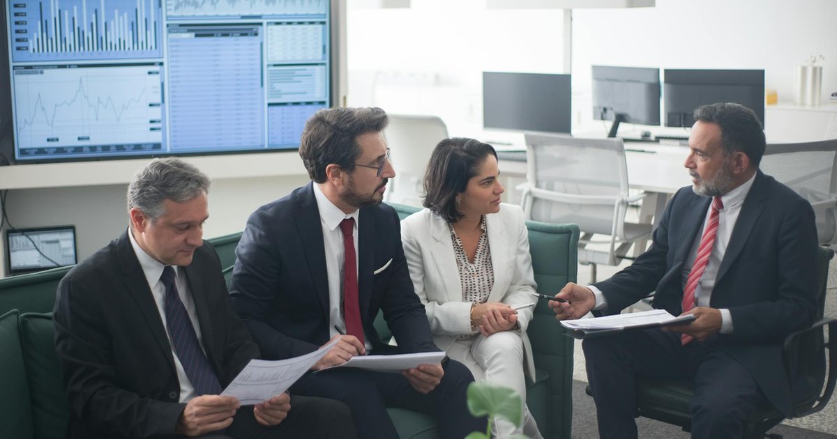 Hawkish vs. Dovish: Guia Fácil da Política Econômica