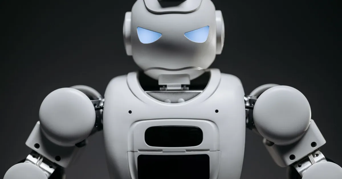 Robô moderno simboliza impacto da IA em techs, com cortes na BitGo e IPO da OpenAI adiado.