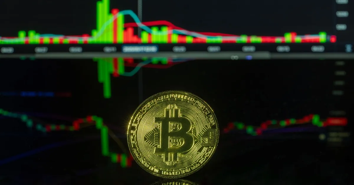 Ibovespa dispara 2% com Vale, ignorando tarifas EUA. Gráfico financeiro e moeda Bitcoin.