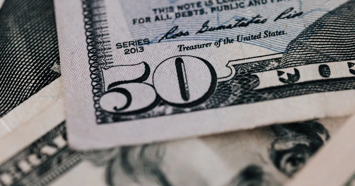 Dólar a R$ 5,20 em queda do Ibovespa; impacto de Petrobras e Vale, petróleo