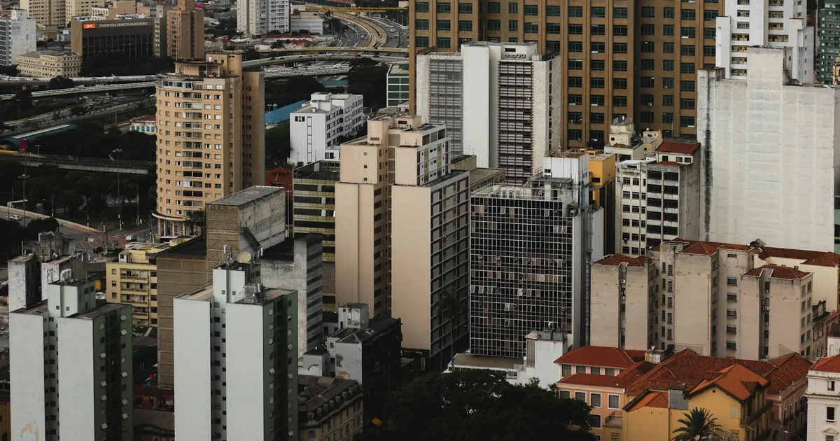 São Paulo: panorama urbano e Ibovespa no radar do mercado financeiro.