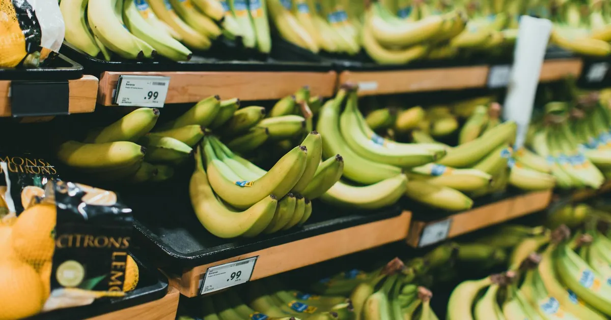 Bananas no mercado com preços. IGP-10 em queda, alívio da inflação no atacado?