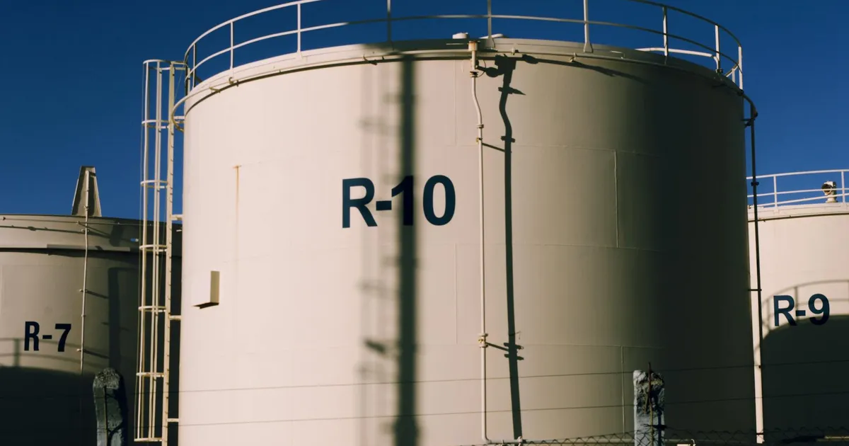 Tanques de petróleo: Impacto da guerra no Irã, FGTS, inflação e juros.