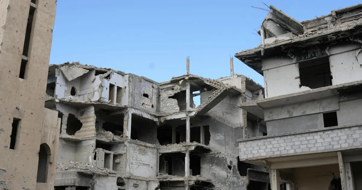 Destruição em Damasco, Síria: Guerra no Oriente Médio e seus impactos na economia global.