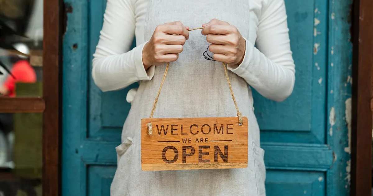 Comércio aberto em meio à inadimplência recorde no Brasil. 73,7 milhões endividados.